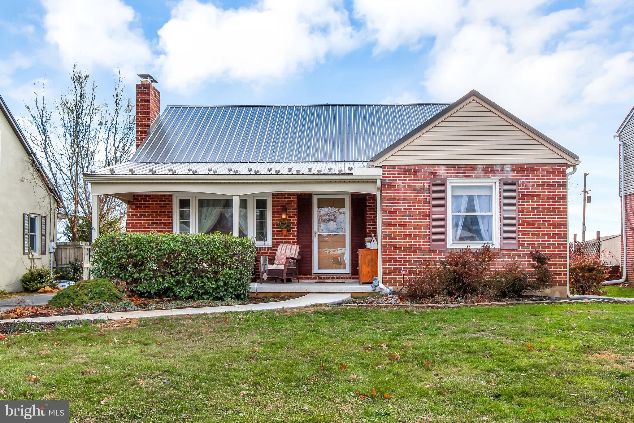 376 Edgehill Road York, PA 17403 - Photo 1 of 28