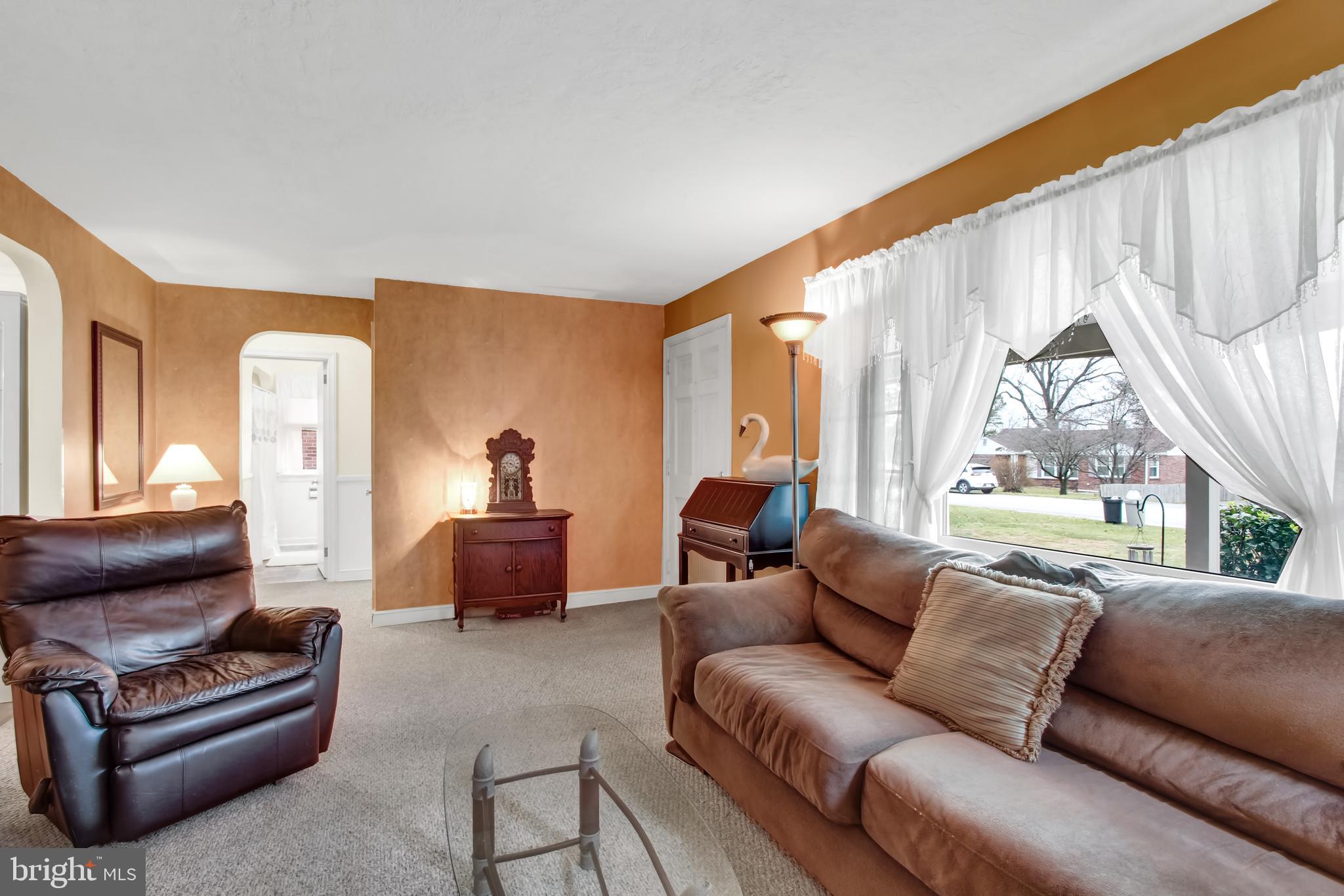 376 Edgehill Road York, PA 17403 - Photo 2 of 28