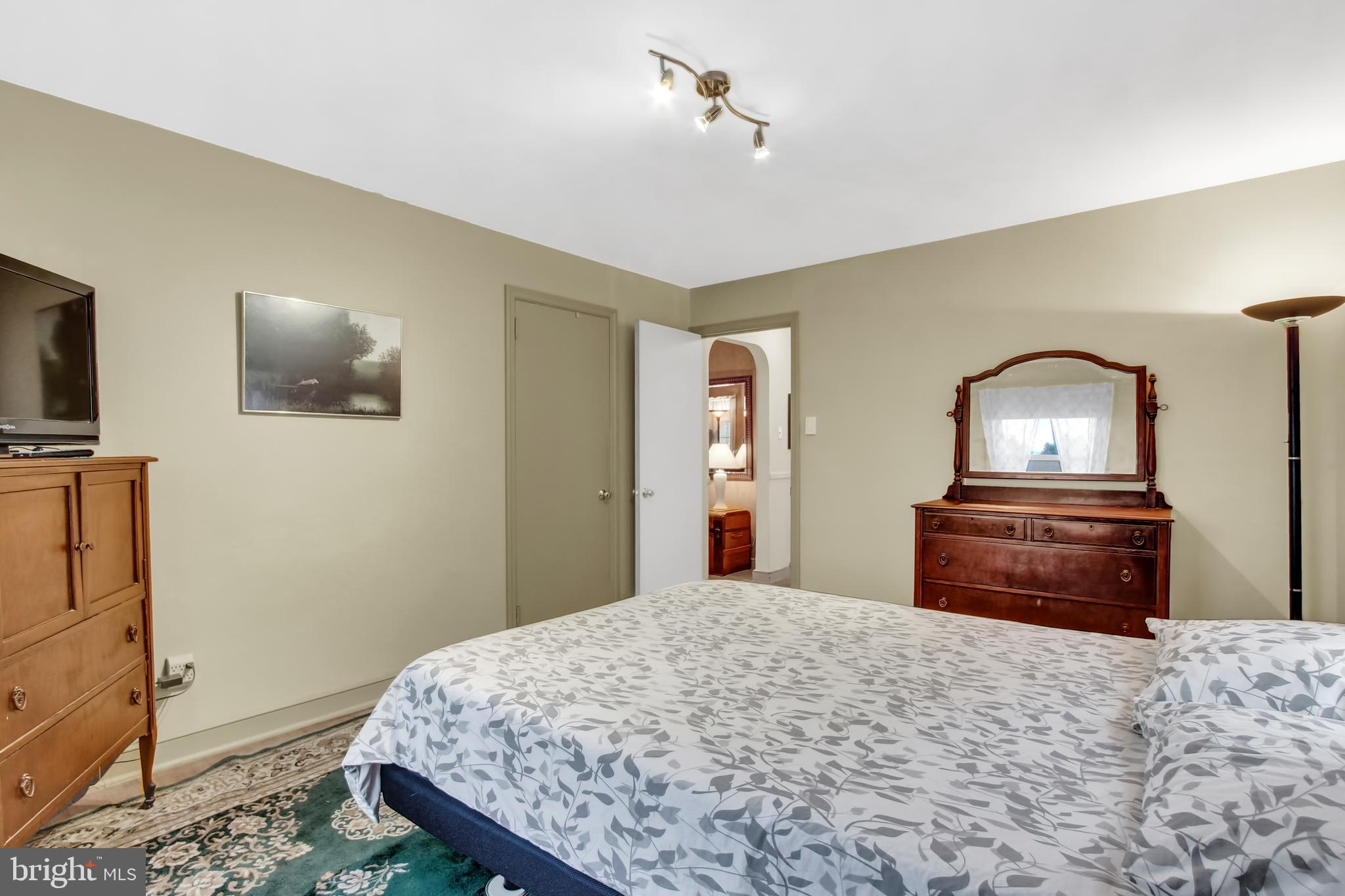 376 Edgehill Road York, PA 17403 - Photo 12 of 28