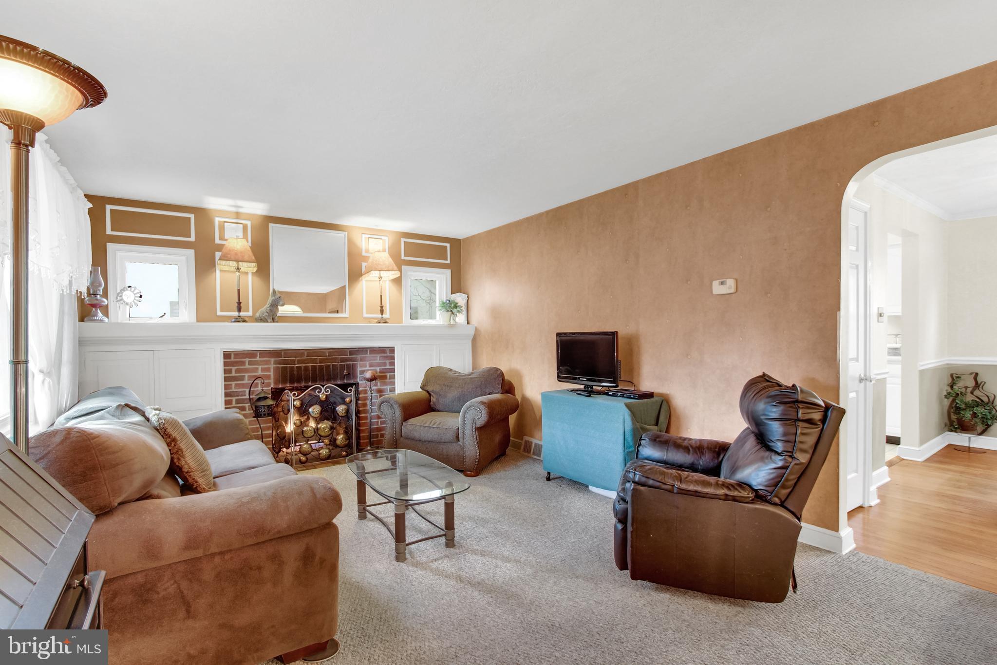 376 Edgehill Road York, PA 17403 - Photo 3 of 28