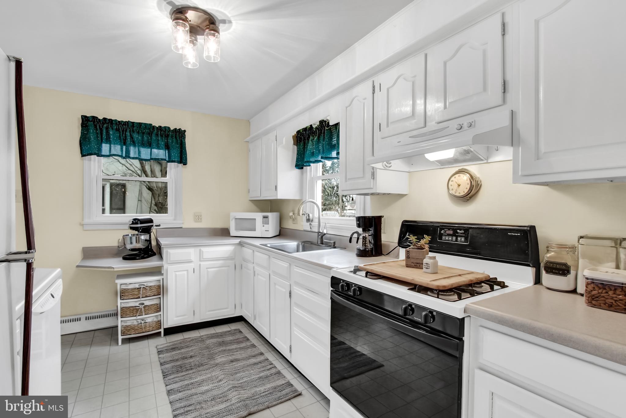 376 Edgehill Road York, PA 17403 - Photo 7 of 28