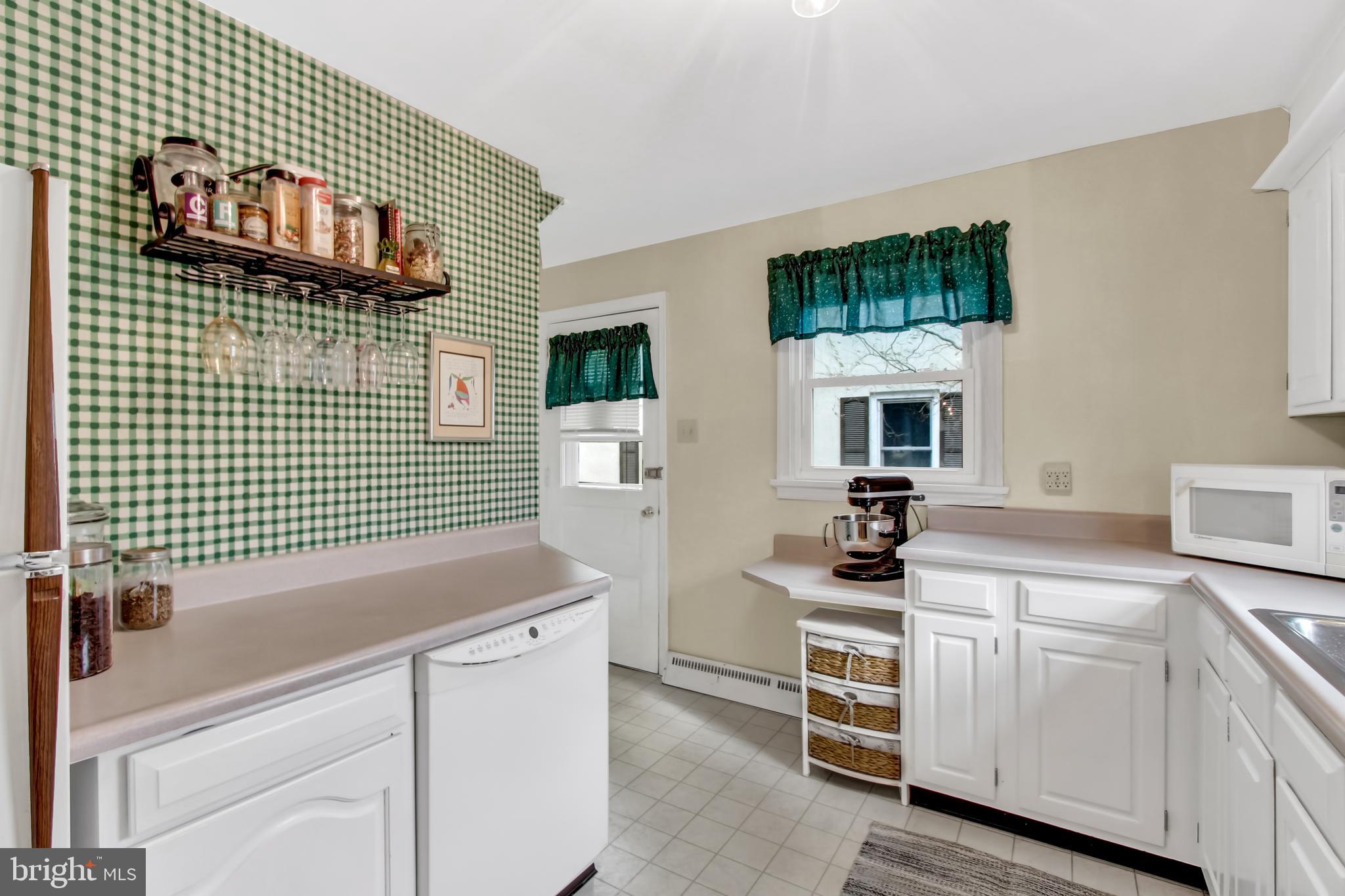 376 Edgehill Road York, PA 17403 - Photo 10 of 28