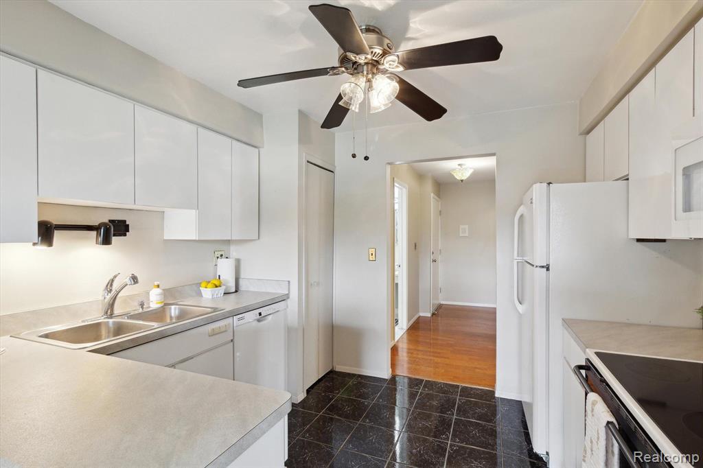 1677 Riverside Drive, Unit 15 Rochester Hills, MI 48309 - Photo 13 of 34 Gallery Image 13