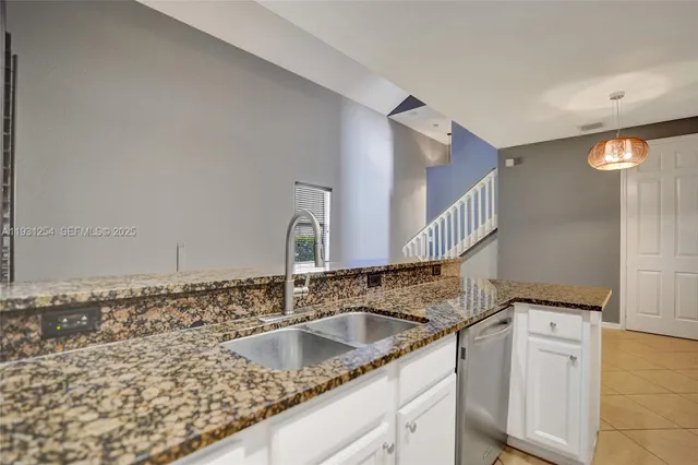 a view of a house with backyard and trees