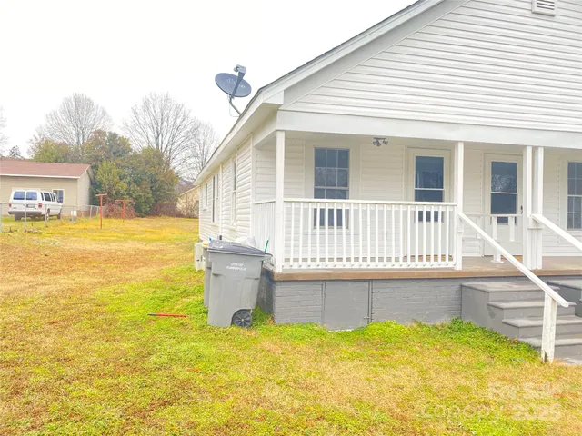 a view of a house with yard and furniture
