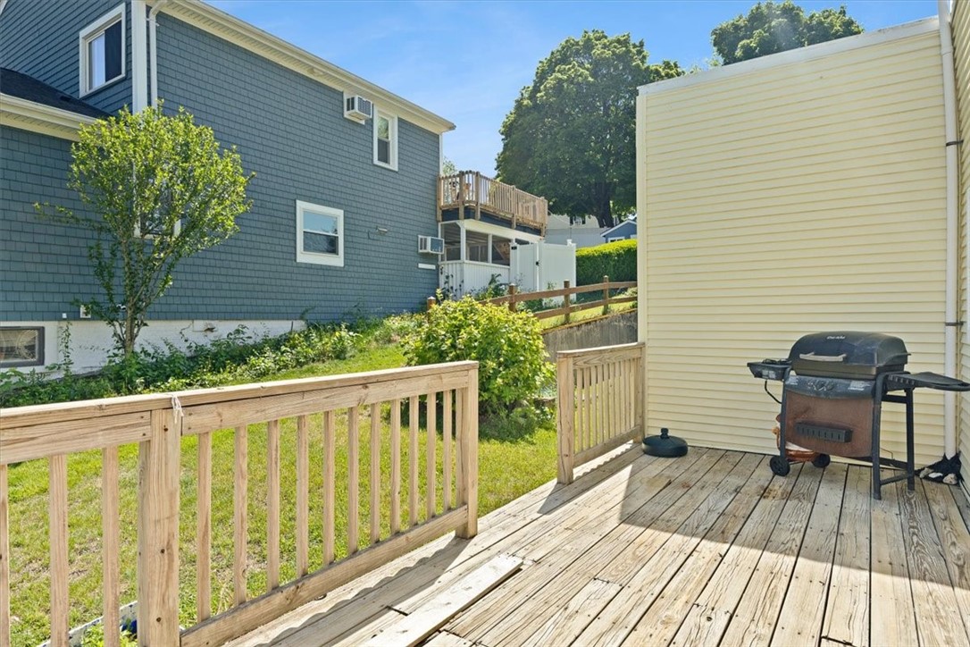 10 Lincoln Avenue Warren, RI 02885 - Photo 25 of 34