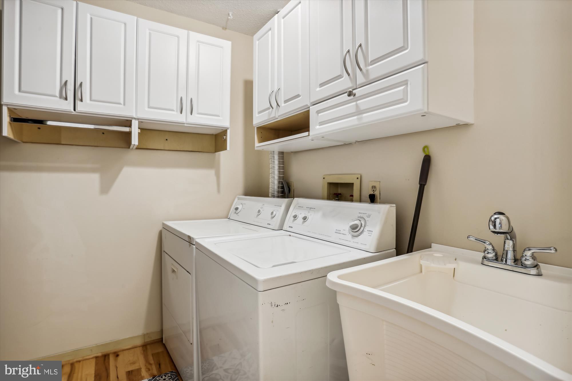 2301 Glade Bank Way Reston, VA 20191 - Photo 19 of 49 Laundry