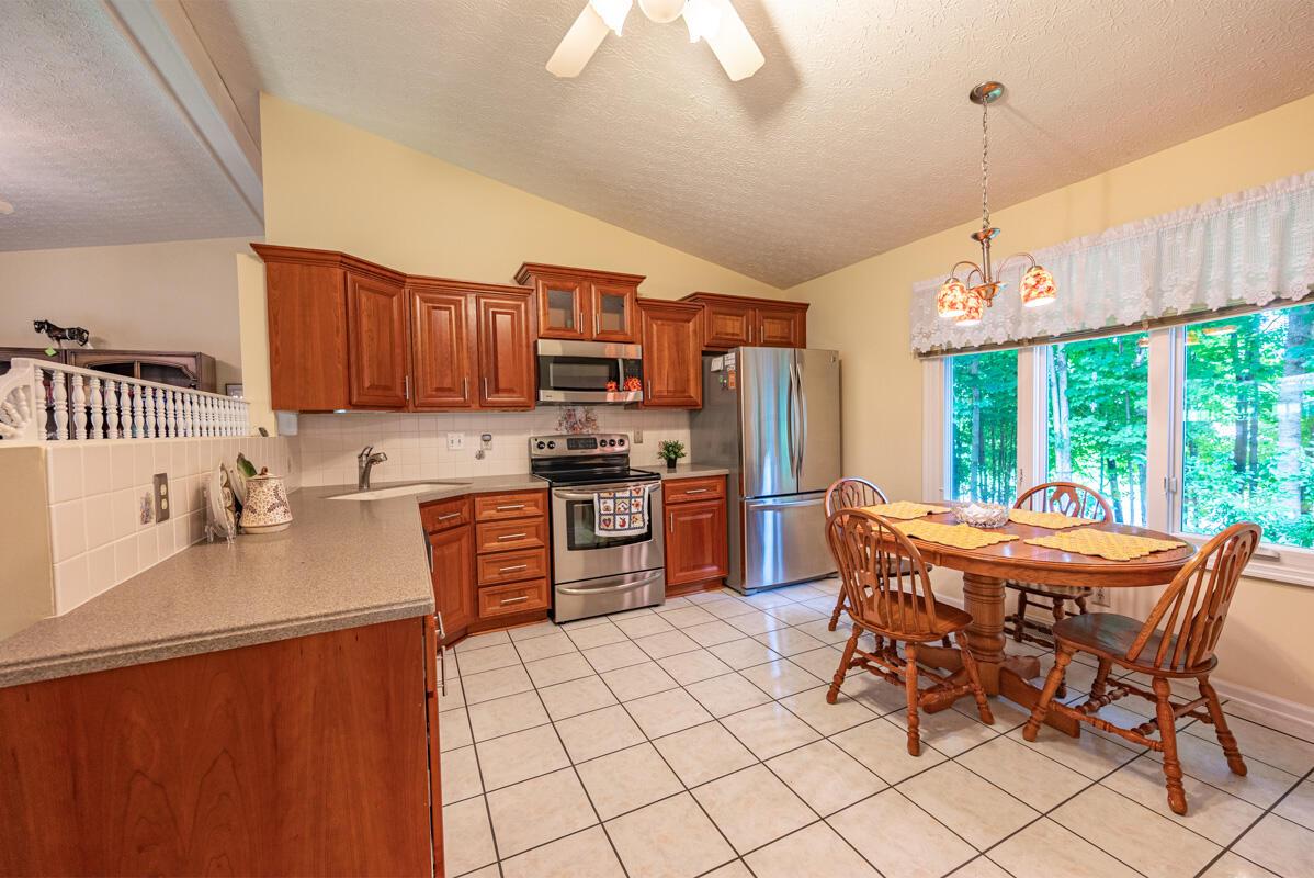 6340 Bale Kenyon Road Lewis Center, OH 43035 - Photo 9 of 41 Kitchen w/ eating space/view of front yard & ravine