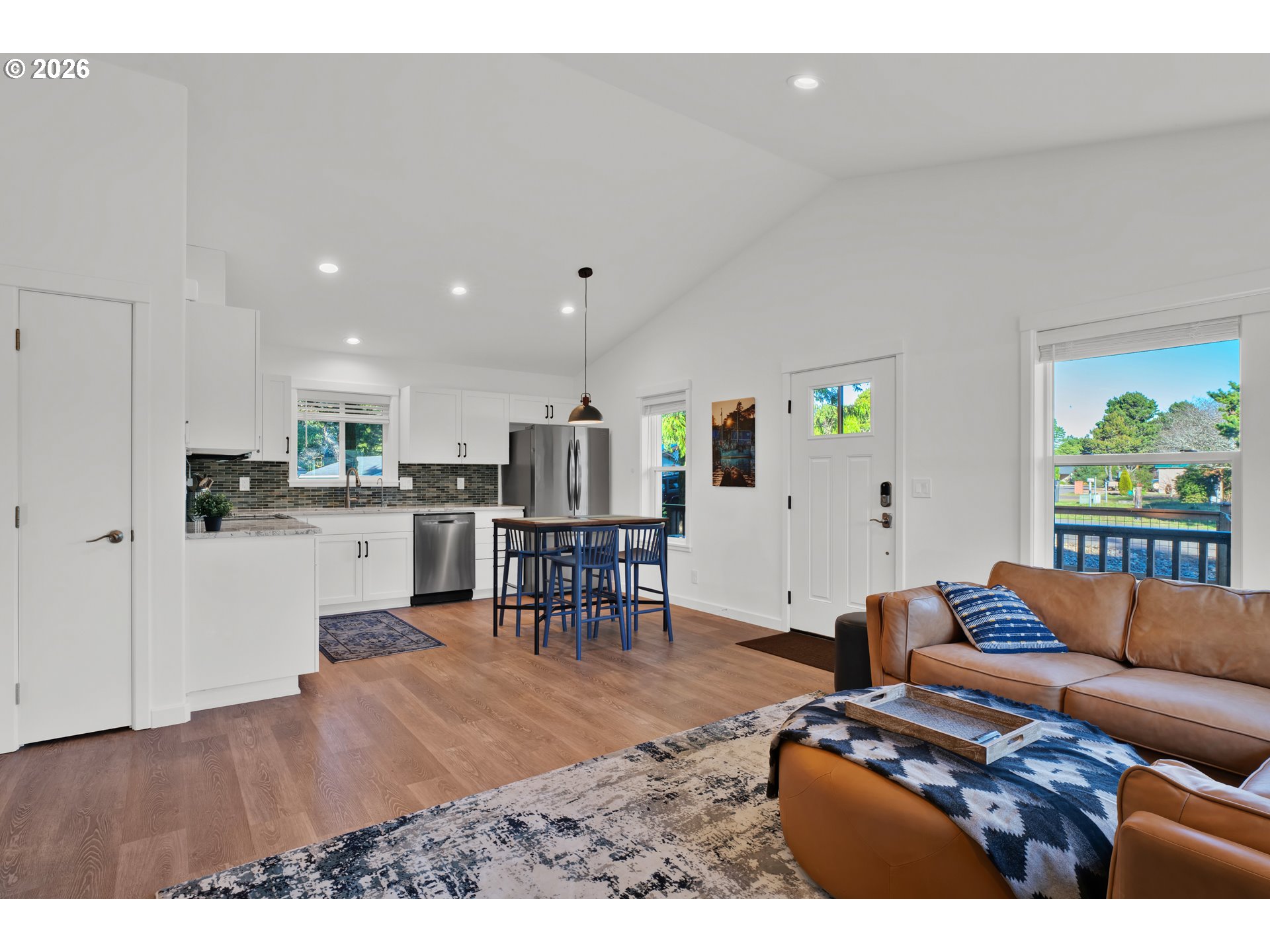87620 Parkside Drive Florence, OR 97439 - Photo 11 of 35 a living room with furniture and kitchen view