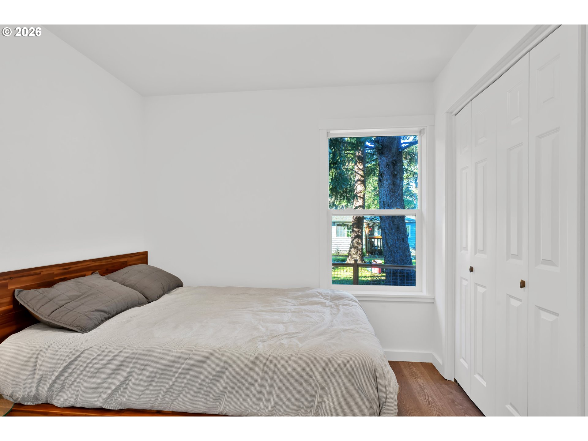 87620 Parkside Drive Florence, OR 97439 - Photo 25 of 35 a bedroom with a bed and a window