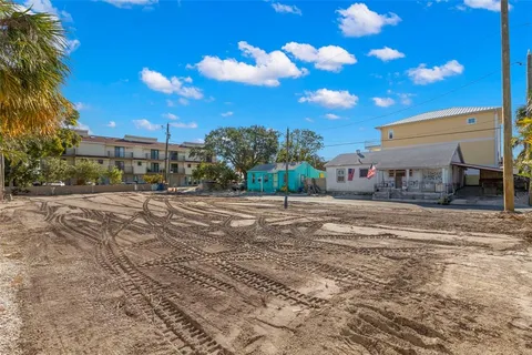 $799,000 | 140 92nd Avenue, Treasure Island, FL 33706