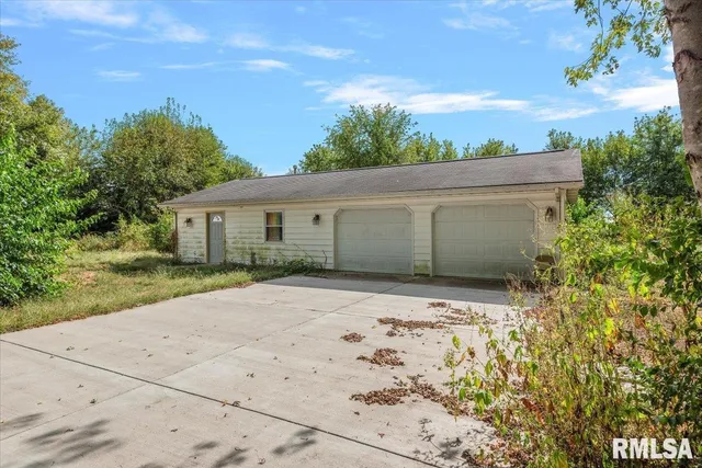 $125,558 | 12409 Stamper Road, Girard, IL 62640