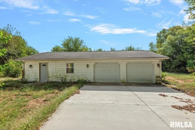 $125,558 | 12409 Stamper Road, Girard, IL 62640