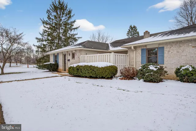 $300,000 | 55 Valleybrook Drive, Lancaster, PA 17601