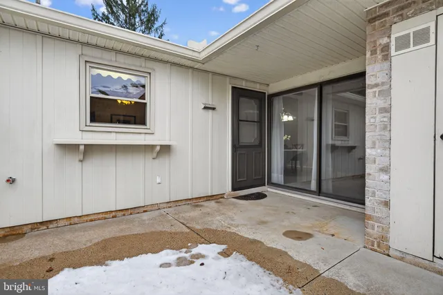 $300,000 | 55 Valleybrook Drive, Lancaster, PA 17601