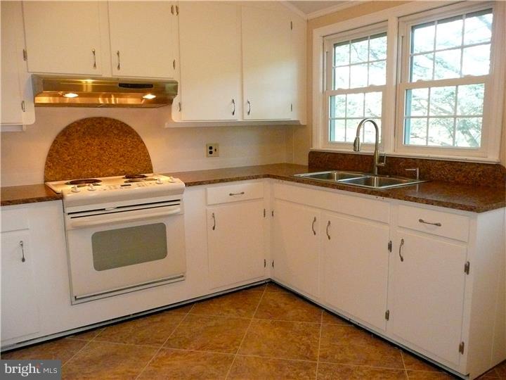 418 Federal City Road Pennington, NJ 08534 - Photo 5 of 21