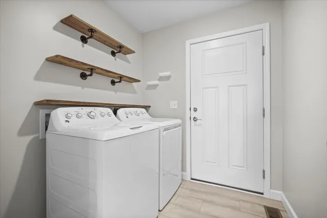 $370,000 | 52 Winding Way, Bloomington, IL 61705