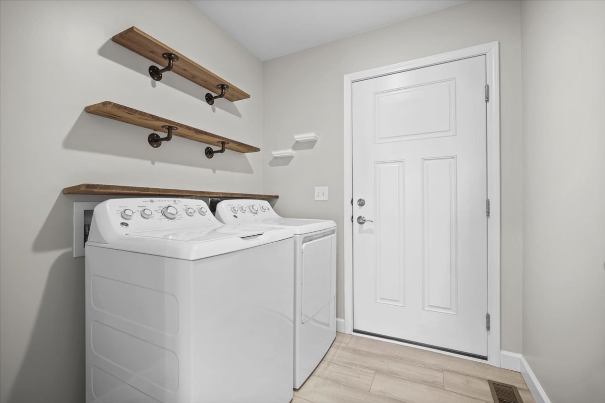 52 Winding Way Bloomington, IL 61705 - Photo 22 of 51 a utility room with dryer and washer