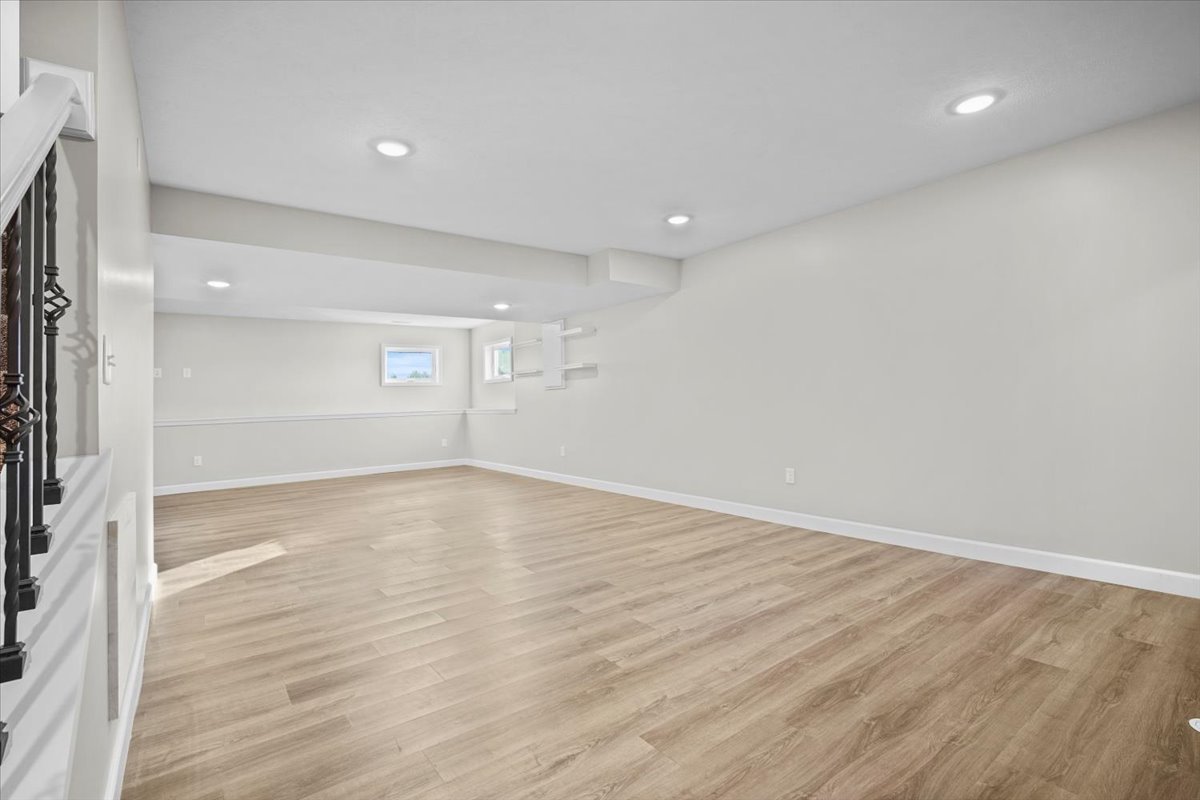 52 Winding Way Bloomington, IL 61705 - Photo 31 of 51 wooden floor in an empty room with a window