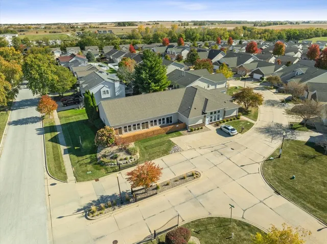 $350,000 | 52 Winding Way, Bloomington, IL 61705