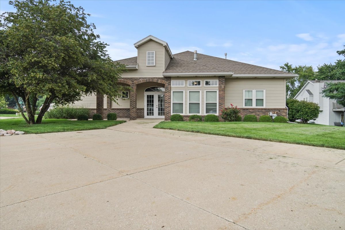 52 Winding Way Bloomington, IL 61705 - Photo 51 of 51 a front view of house with yard and green space