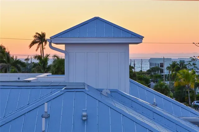$4,395,000 | 305 55th Street, Holmes Beach, FL 34217