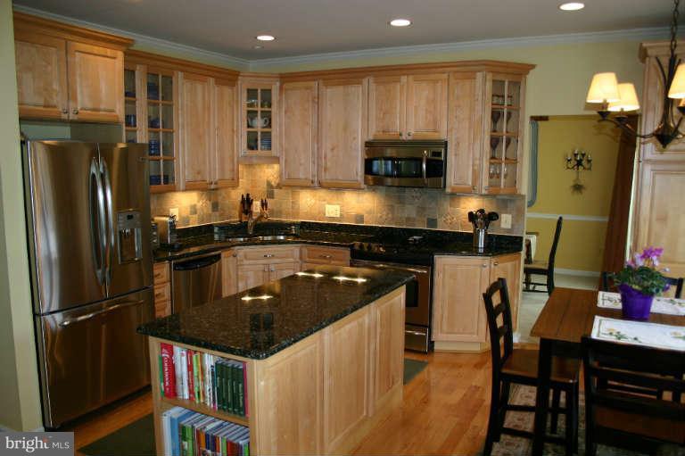 12830 Tournament Drive Reston, VA 20191 - Photo 9 of 26 Kitchen