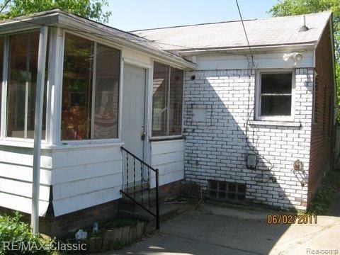 303 Amherst Street Inkster, MI 48141 - Photo 3 of 9 Amherst 303 pre-list 6-2-11 ra (3).JPG