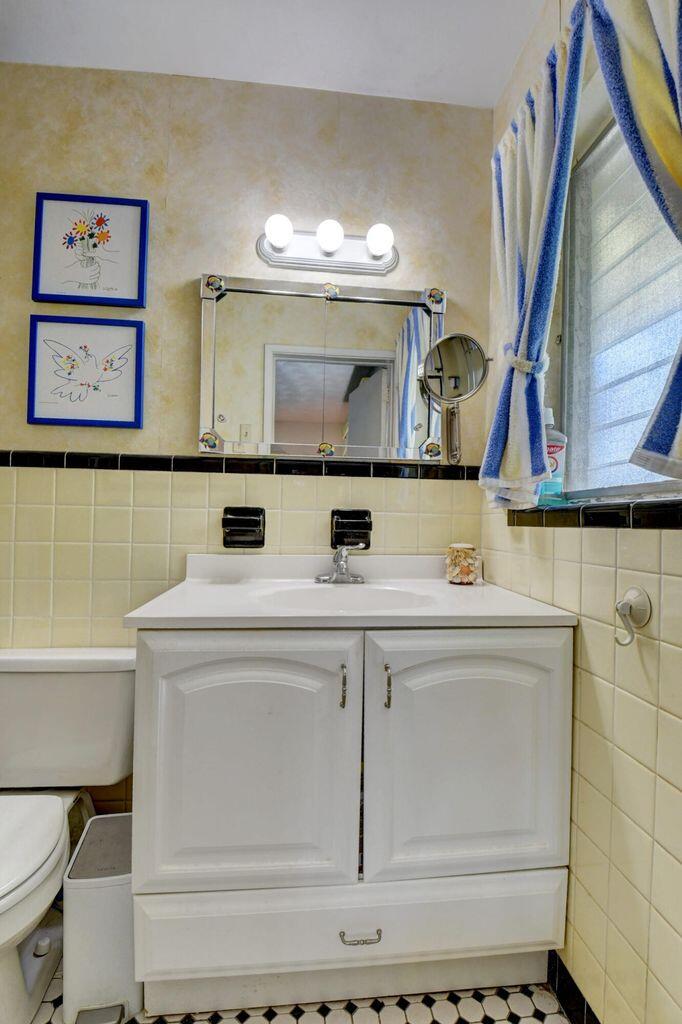 3751 Northeast 5th Avenue Boca Raton, FL 33431 - Photo 19 of 28 x master bath
