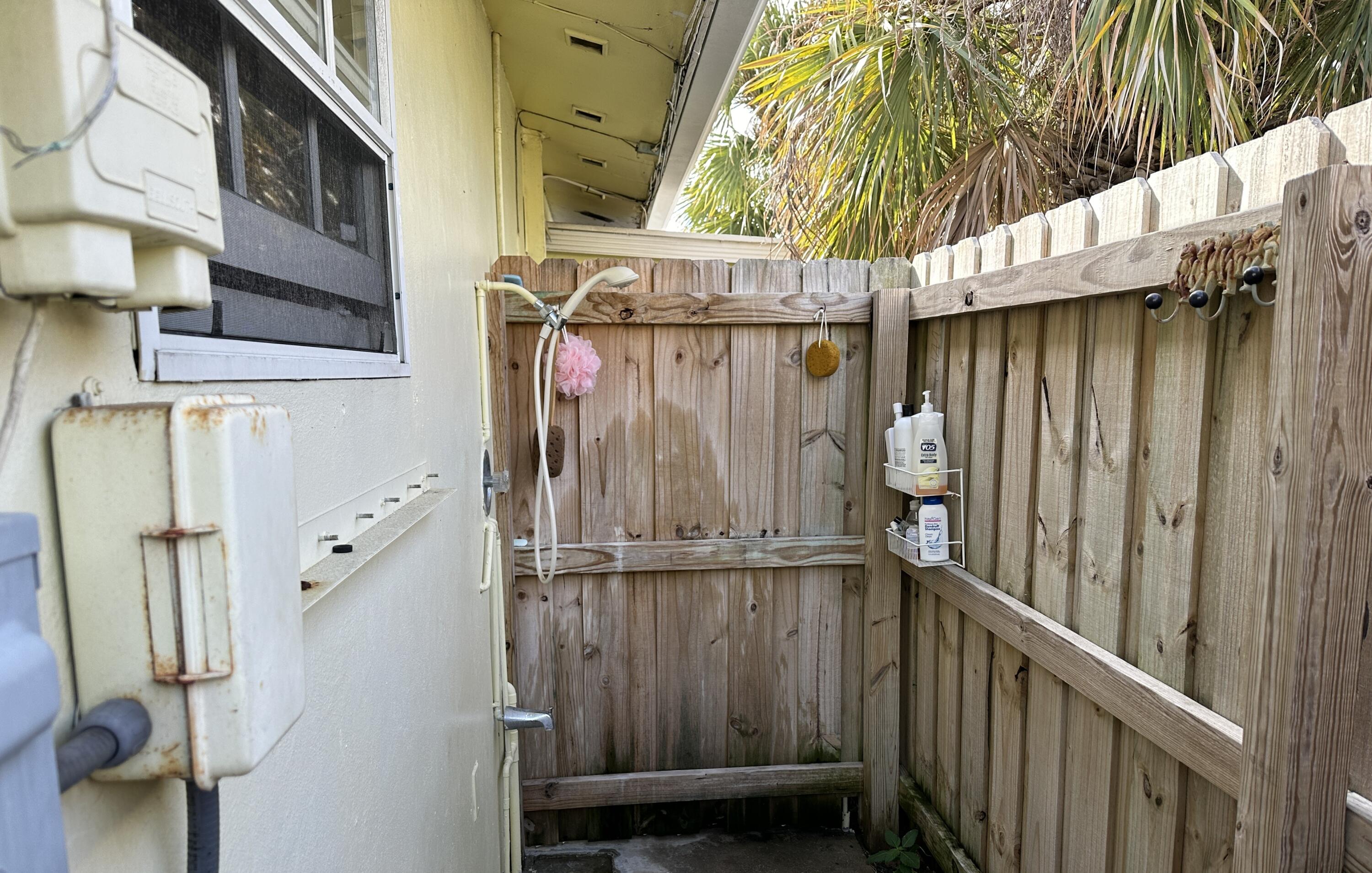 3751 Northeast 5th Avenue Boca Raton, FL 33431 - Photo 27 of 28 outdoor shower