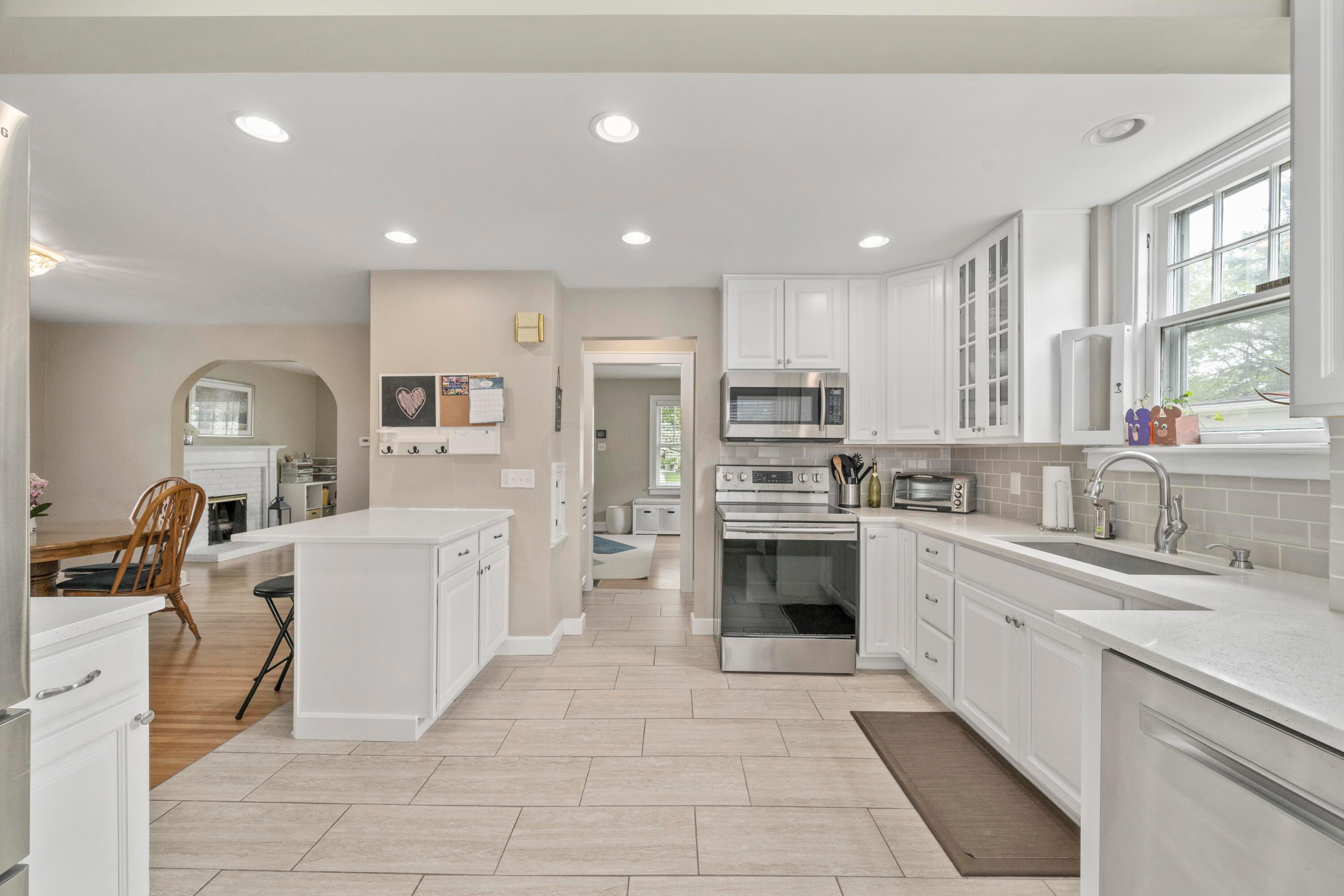 859 South Remington Road Bexley, OH 43209 - Photo 25 of 64 DSC05810