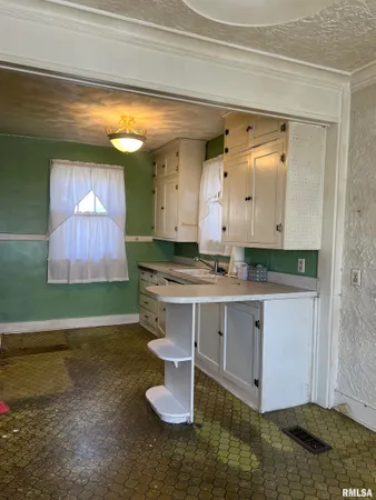 $32,000 | 721 West Loucks Avenue, Peoria, IL 61604