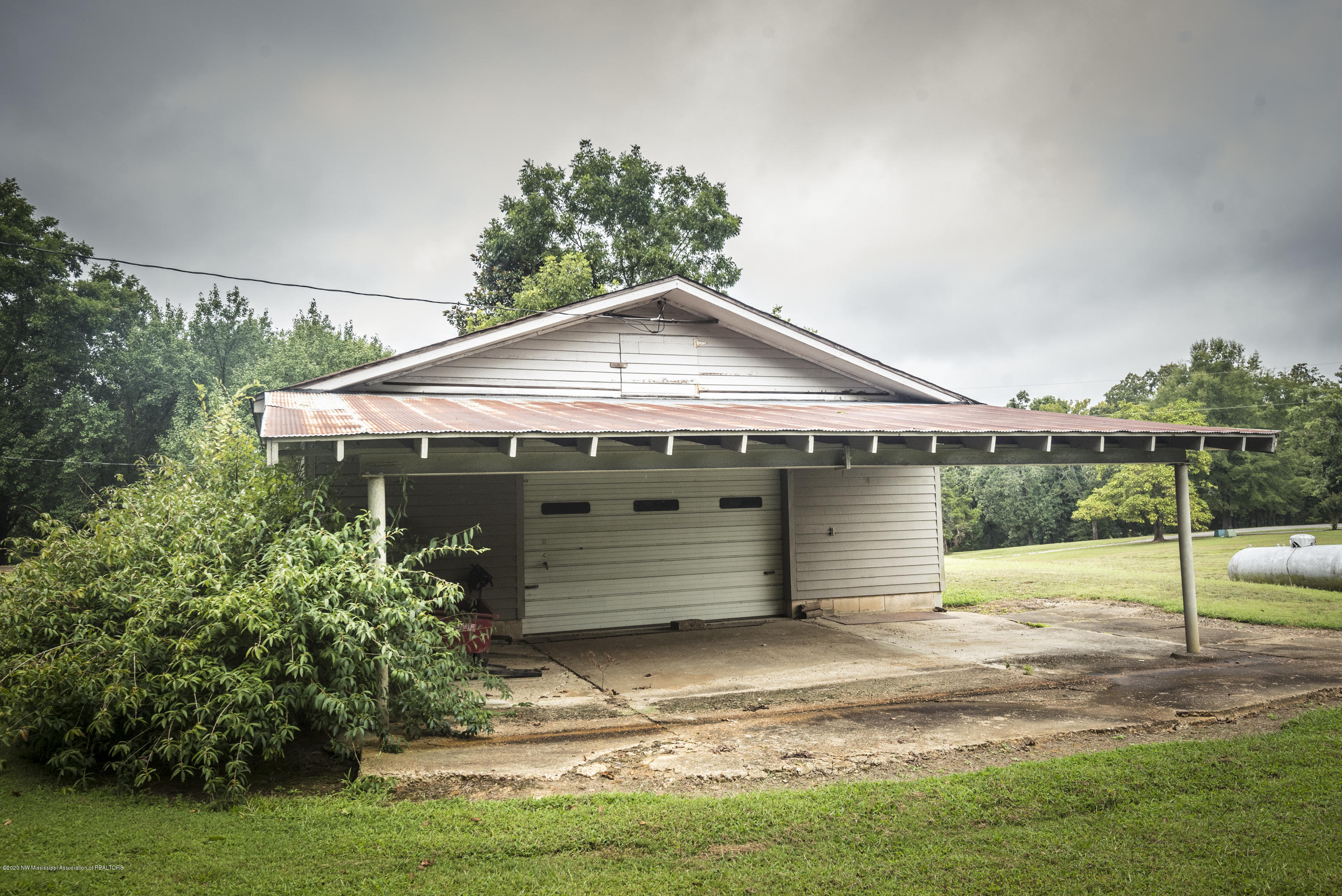 282 Antioch Road Coldwater, MS 38618 - Photo 29 of 39 BACK OF WORKSHOP