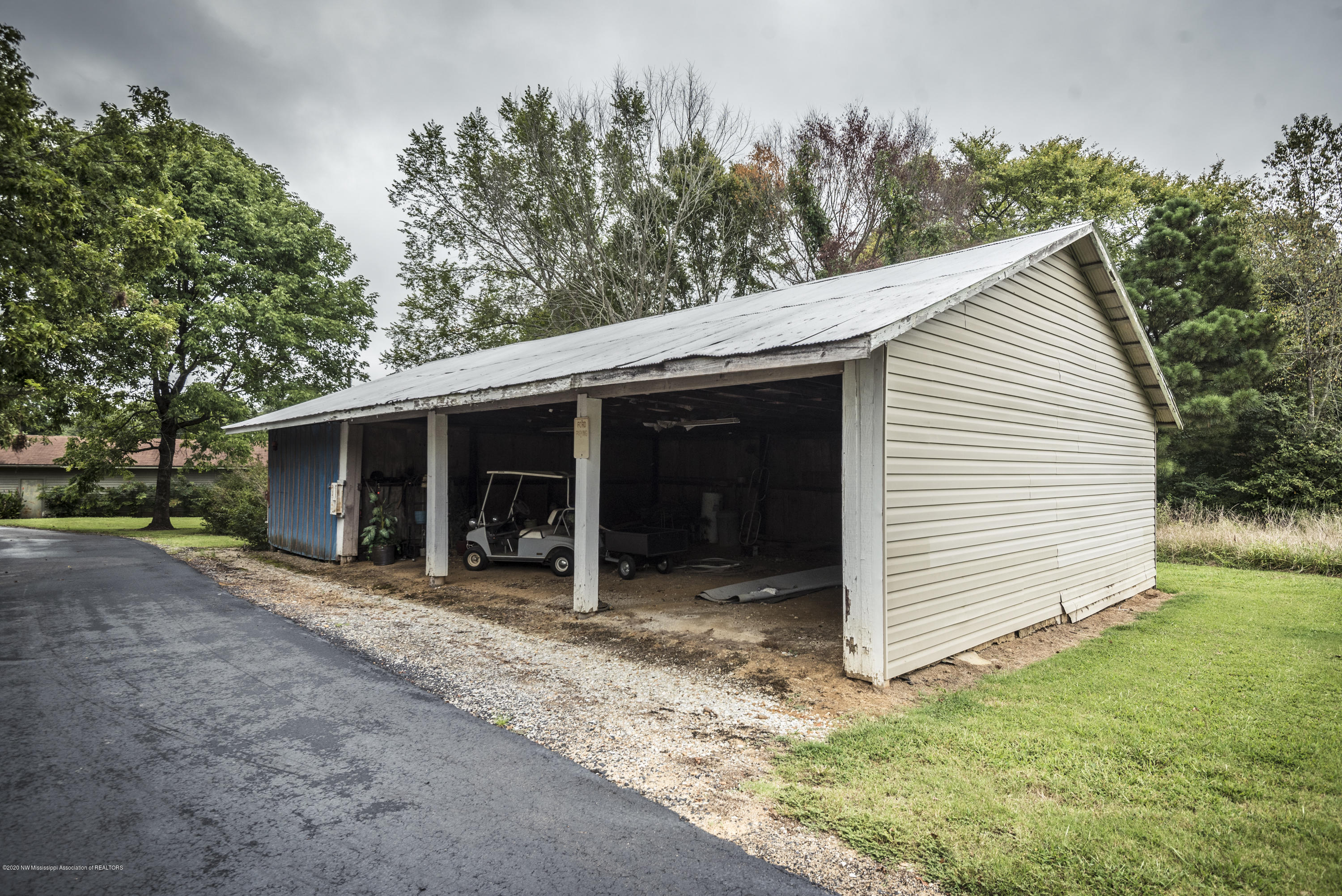 282 Antioch Road Coldwater, MS 38618 - Photo 30 of 39 TRACTOR SHED