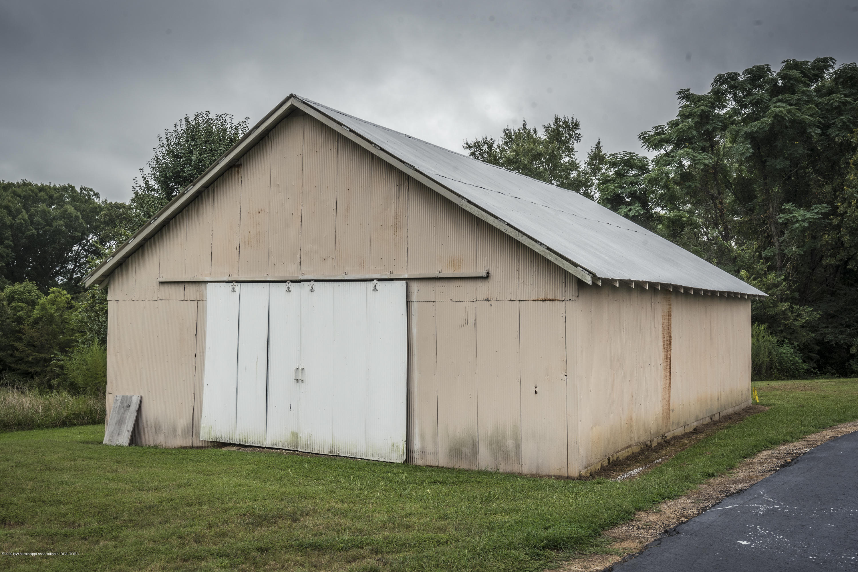 282 Antioch Road Coldwater, MS 38618 - Photo 33 of 39 BARN