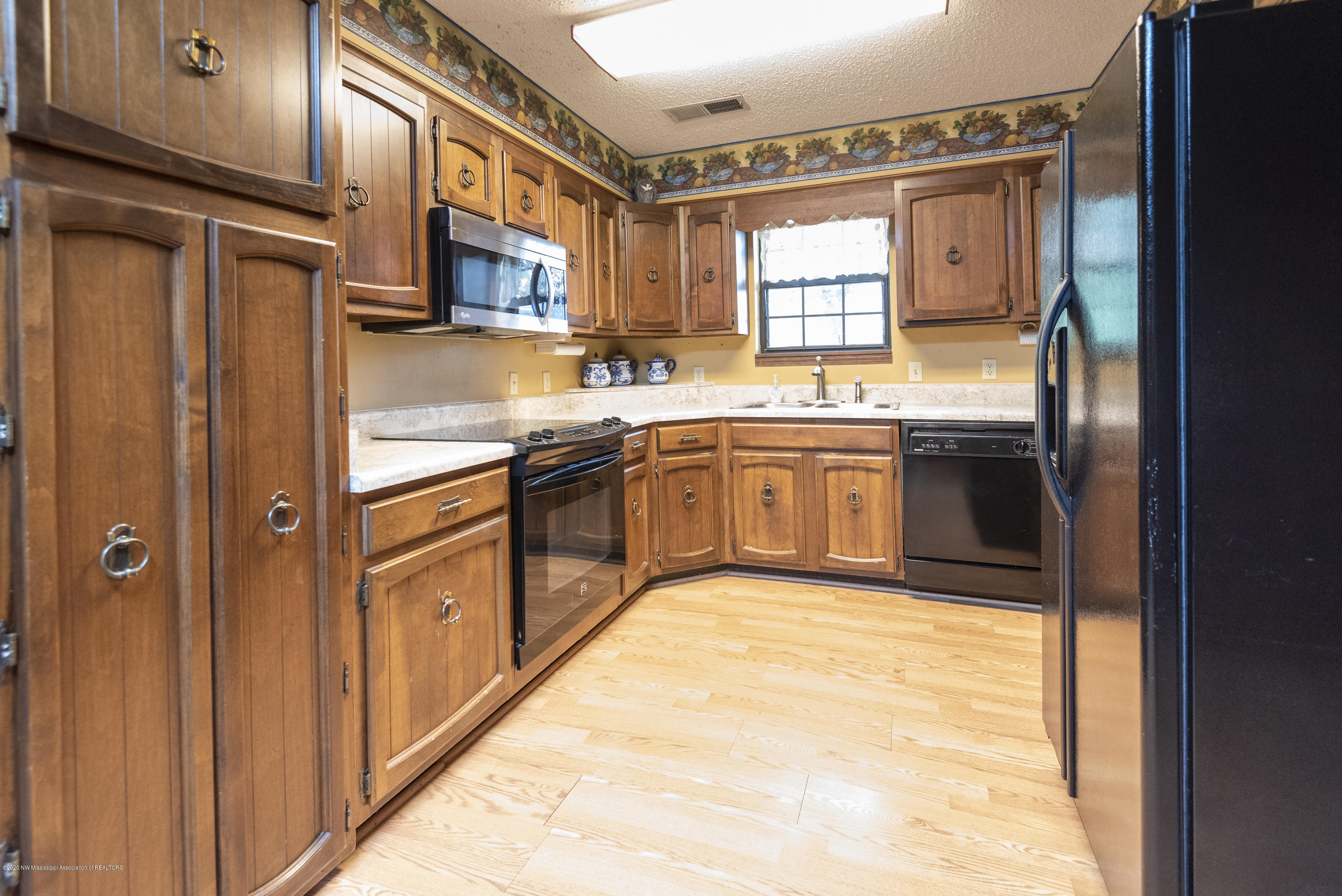 282 Antioch Road Coldwater, MS 38618 - Photo 10 of 39 KITCHEN