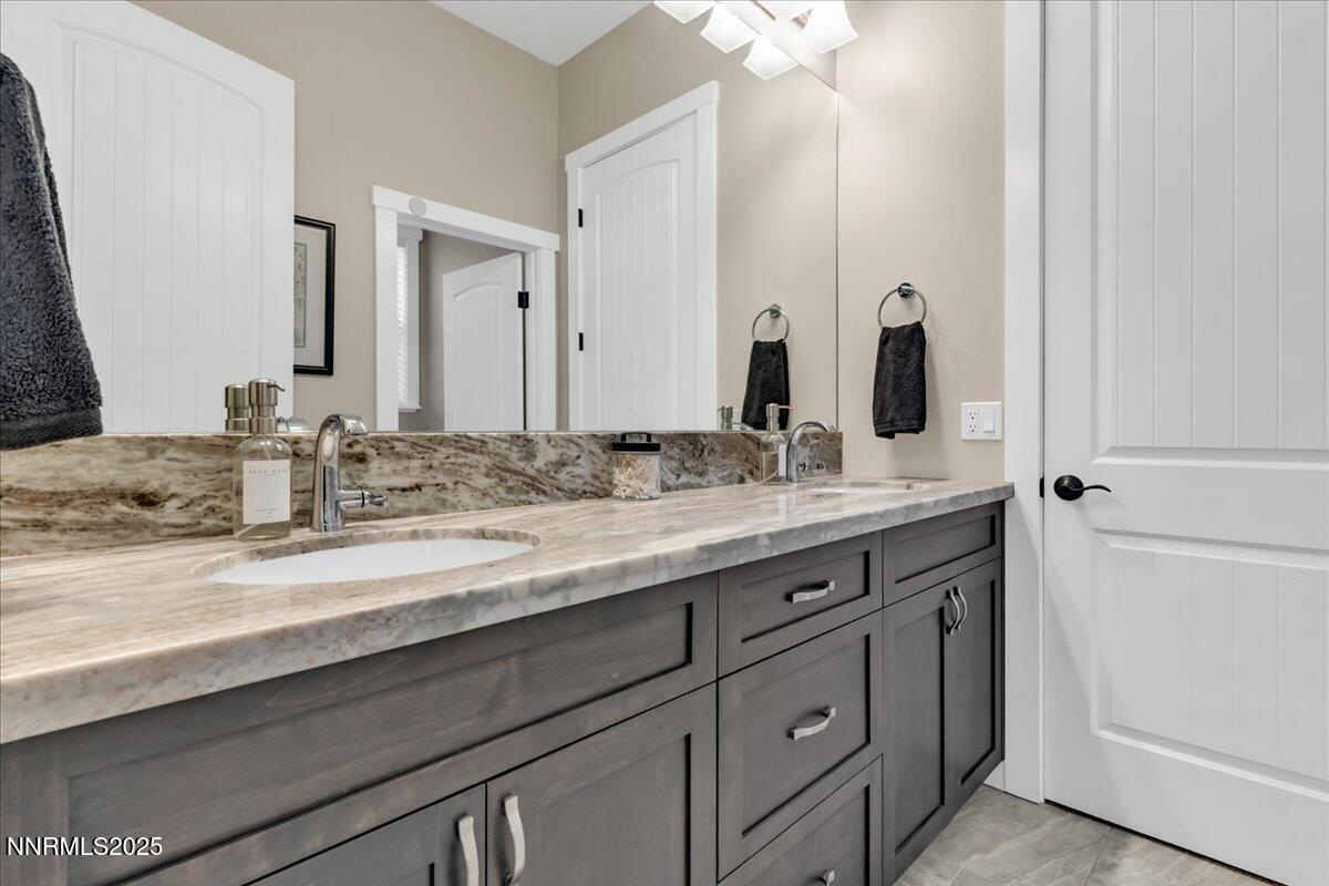 4610 Tybo Road Reno, NV 89521 - Photo 33 of 47 a bathroom with double sink and a mirror