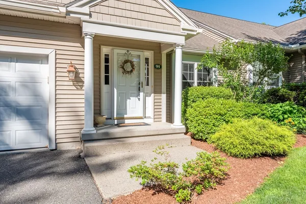 $590,000 | 91 Shadow Brook Estates, Unit 91, South Hadley, MA 01075