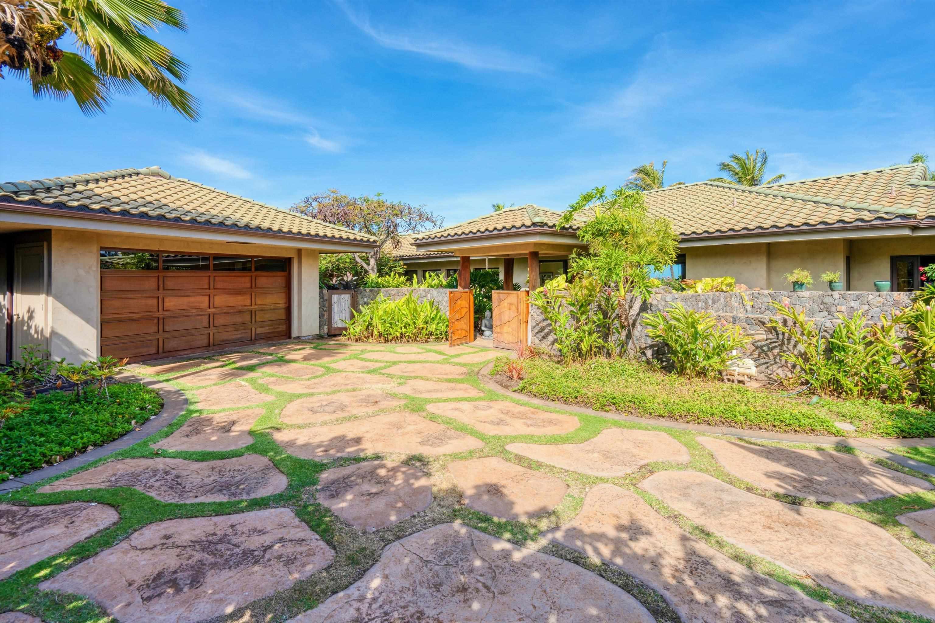 137 Anapuni Loop Lahaina, HI 96761 - Photo 2 of 47 a front view of a house with garden