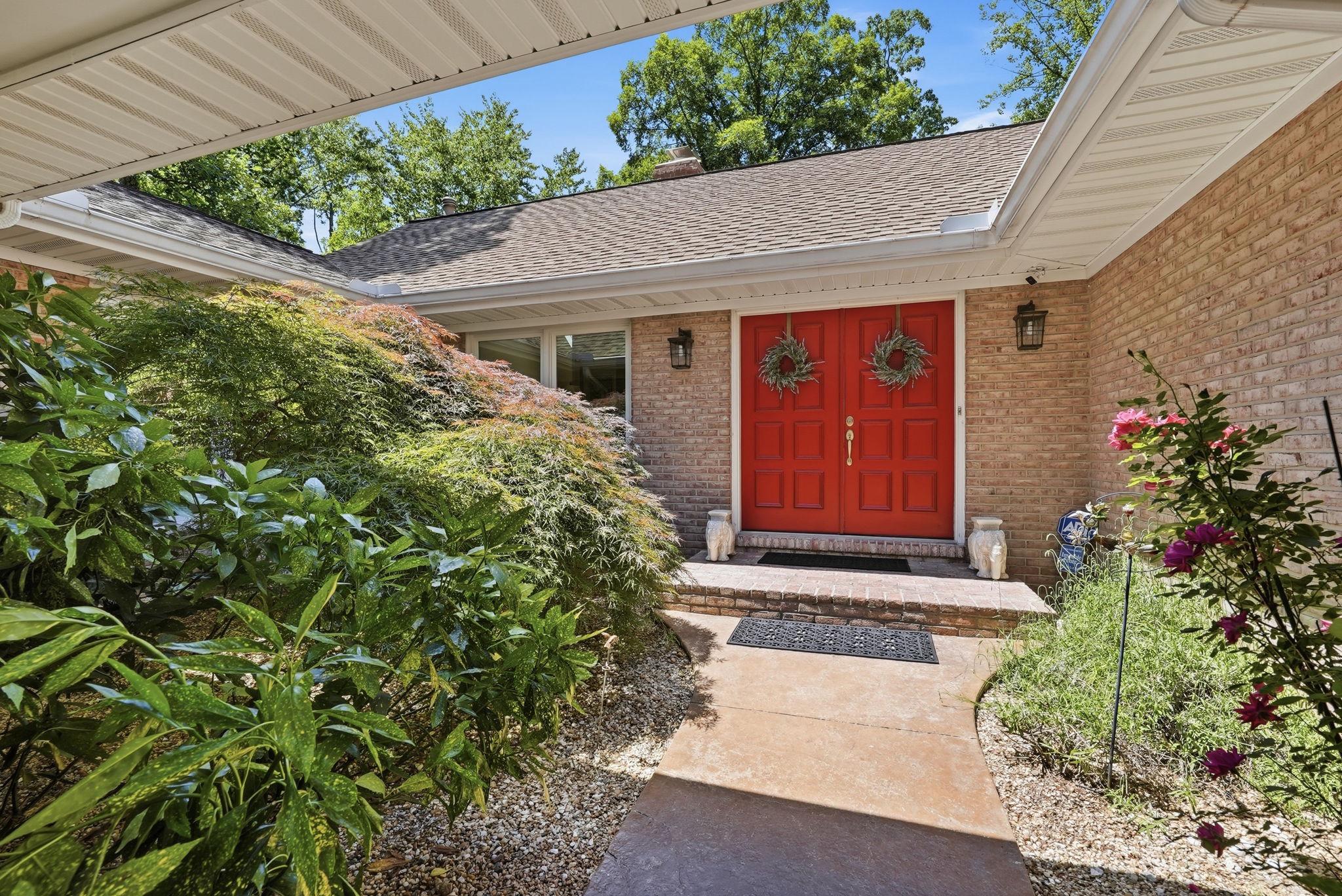 7512 Rambling Ridge Drive Fairfax Station, VA 22039 - Photo 5 of 64 Private Courtyard Entry to Front Doors