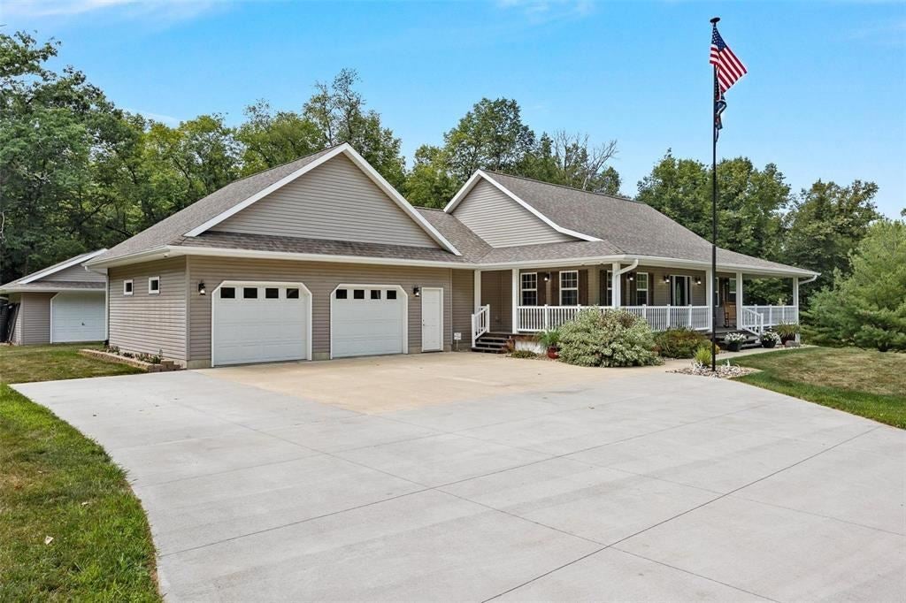 3670 Matsell Park Road Central City, IA 52214 - Photo 2 of 48 Gallery Image 2