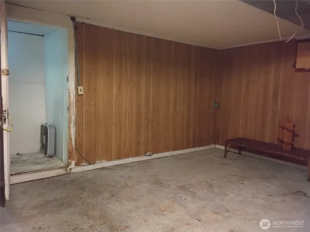 a view of a utility room