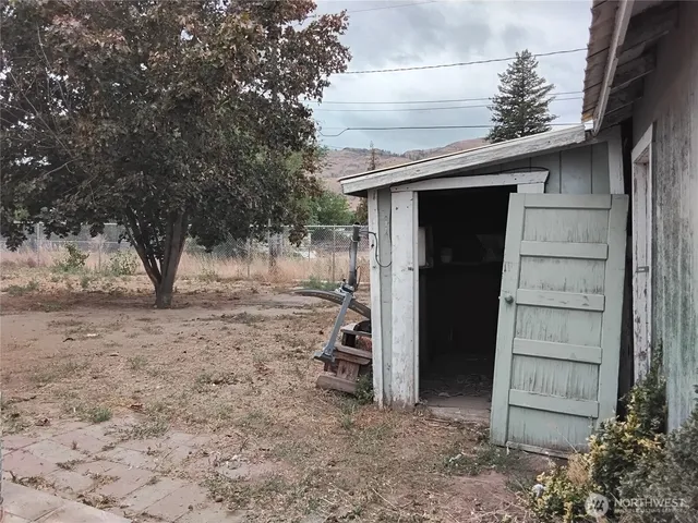 a view of walk in closet