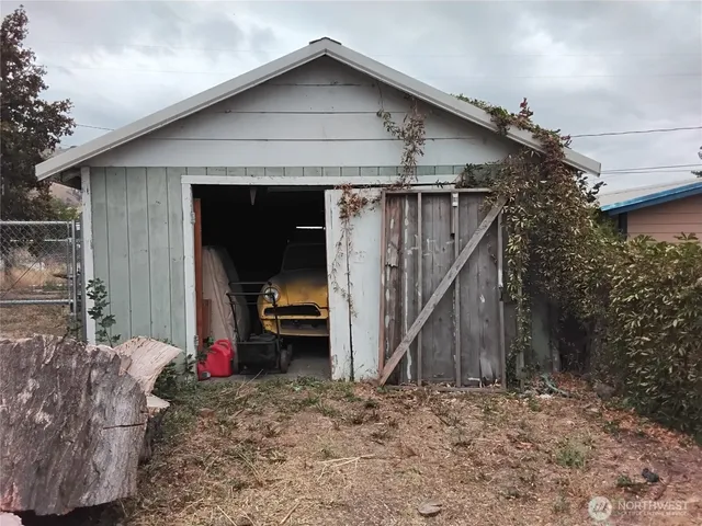 a view of a house with a tree