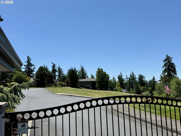 $155,000 | 1 Center Court, Longview, WA 98632