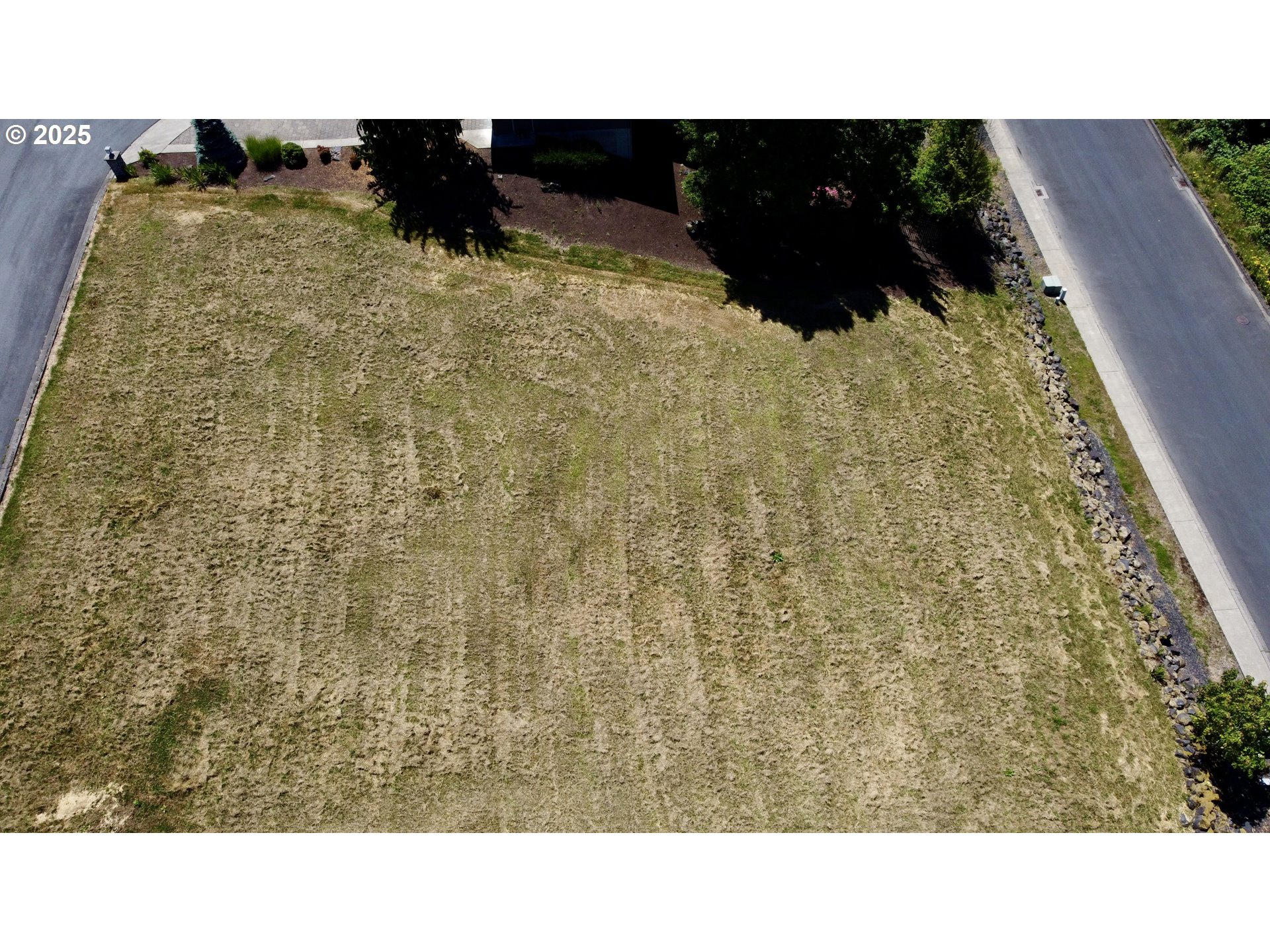 1 Center Court Longview, WA 98632 - Photo 21 of 21 a black and white photo of a house