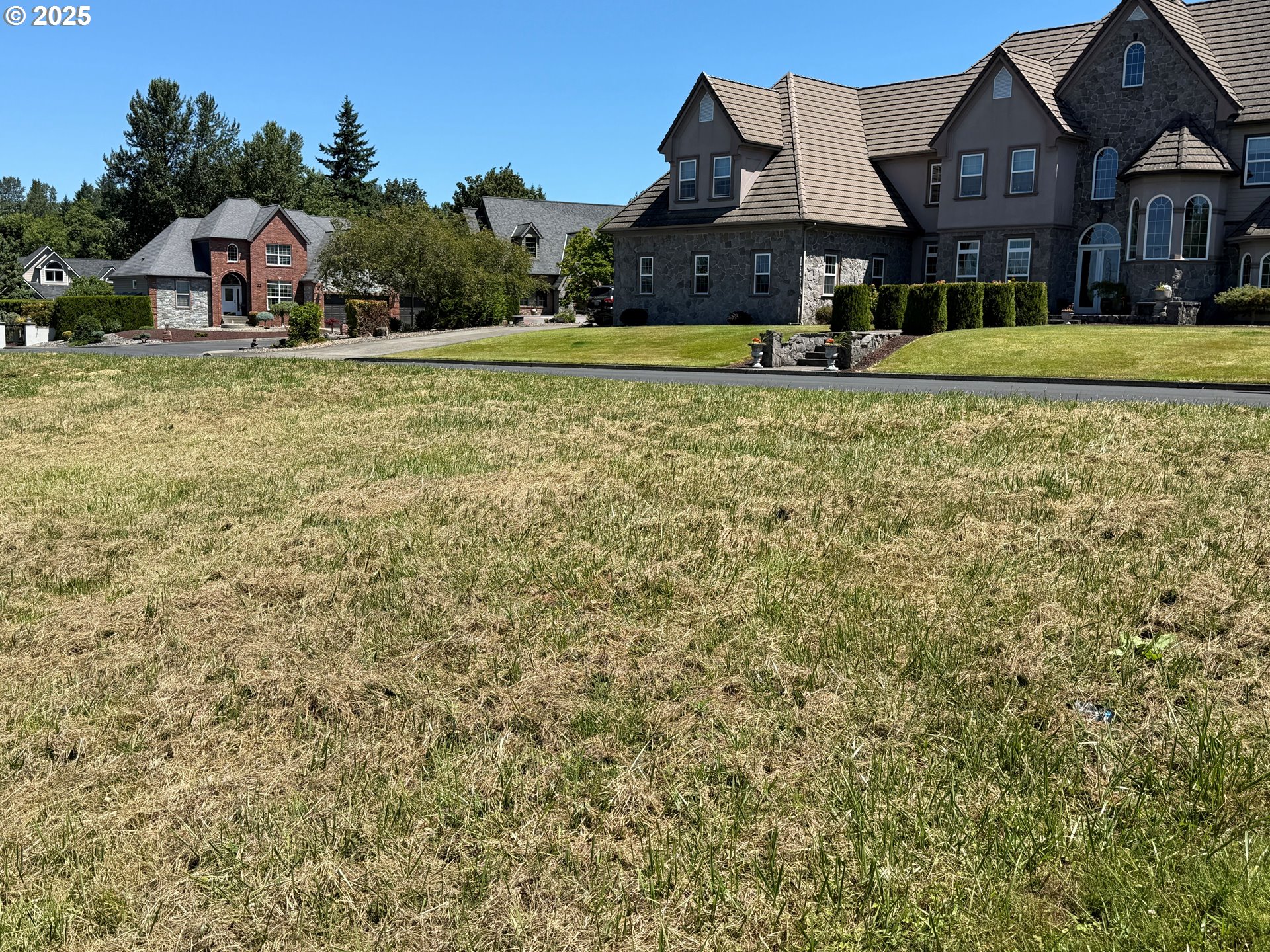1 Center Court Longview, WA 98632 - Photo 10 of 21 a front view of a house with a yard