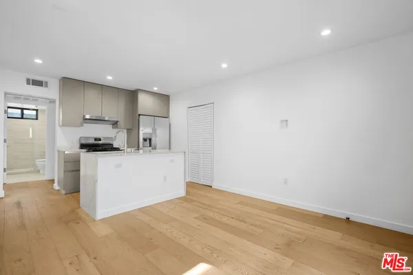 $3,199 | 11785 Gateway Boulevard, Unit 2, Los Angeles, CA 90064