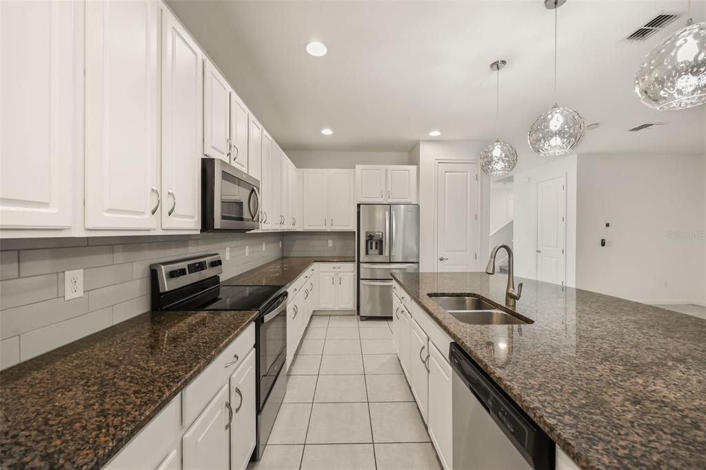 1078 Castlevecchio Loop Orlando, FL 32825 - Photo 7 of 43