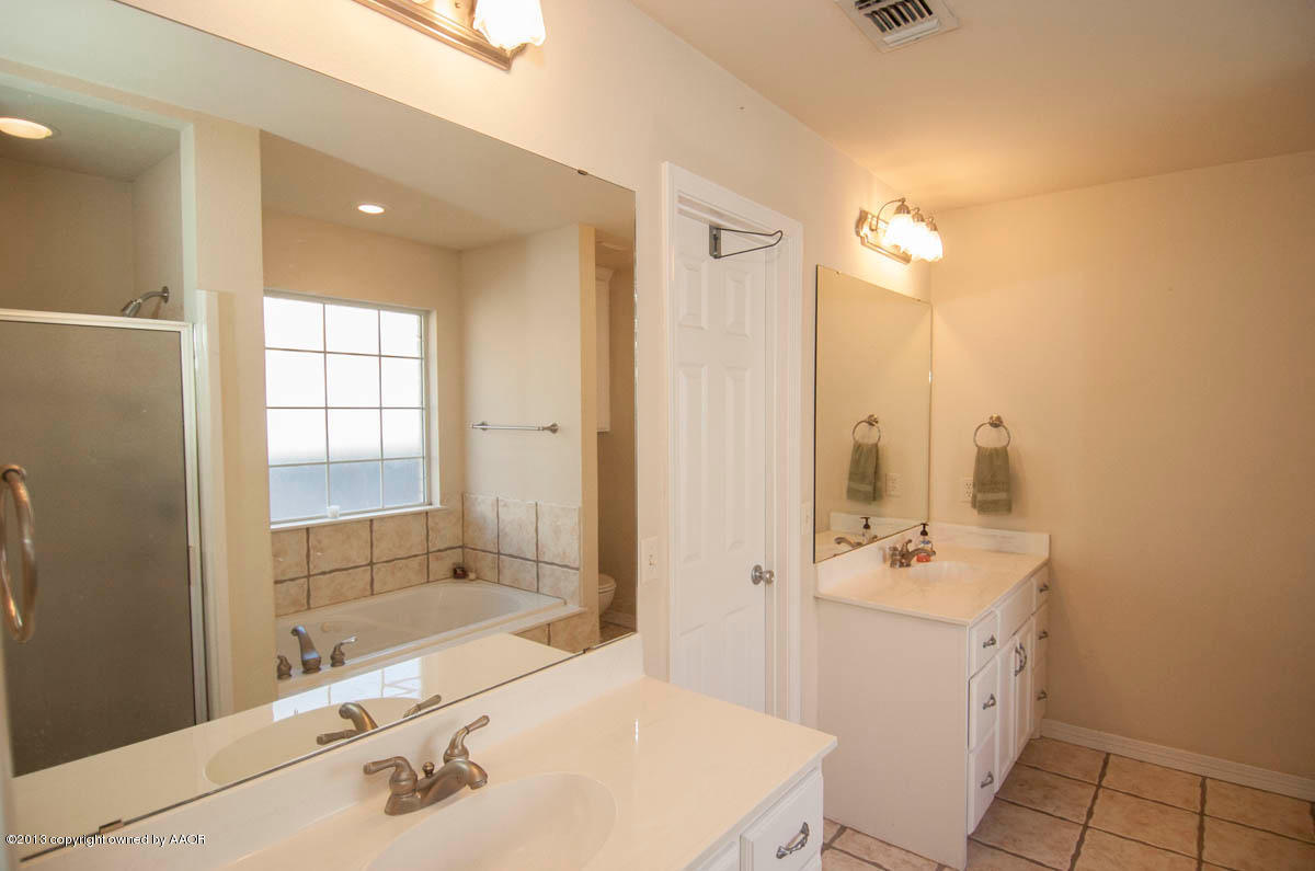 5237 Royce Drive Amarillo, TX 79110 - Photo 12 of 27 MASTER BATH VIEW 1